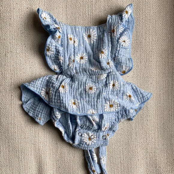 Daisy print crinkle cotton gauze romper, sz 6 months - Picture 2 of 3